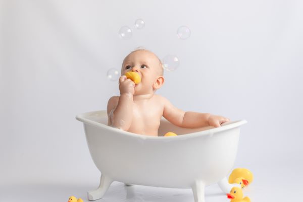 baby in bath tub